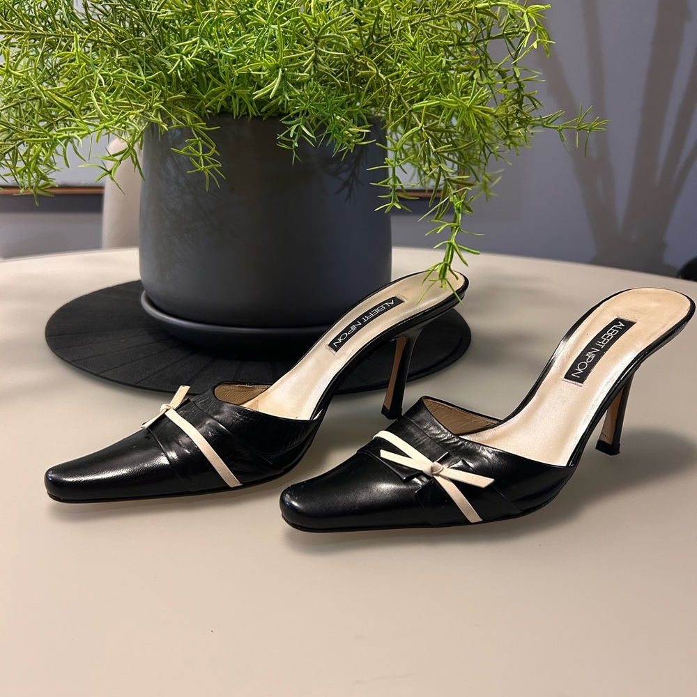 Albert Nipon Black and Cream Heels